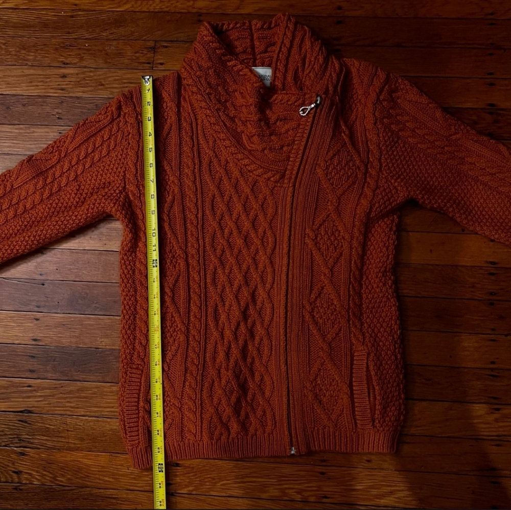 Irish Merino Wool Sweater with Claddagh charms - Picture 10 of 12